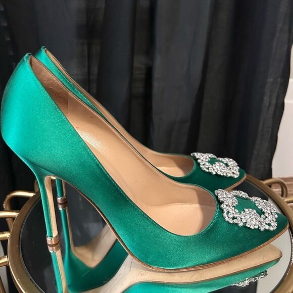 Manolo Blahnik Hangisi Crystal Buckle Pump - Picture 10 of 12